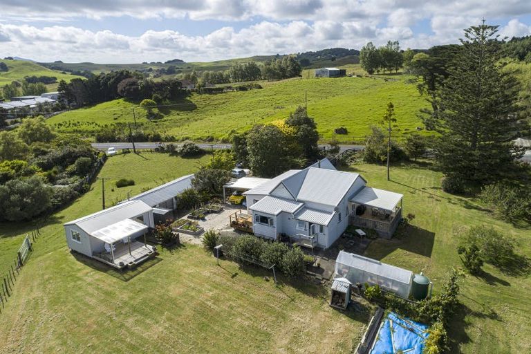 Photo of property in 46 Whakapirau Road, Maungaturoto, 0583