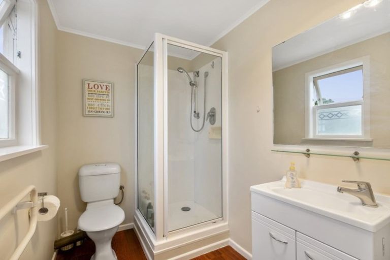 Photo of property in 206b Miromiro Road, Normandale, Lower Hutt, 5010