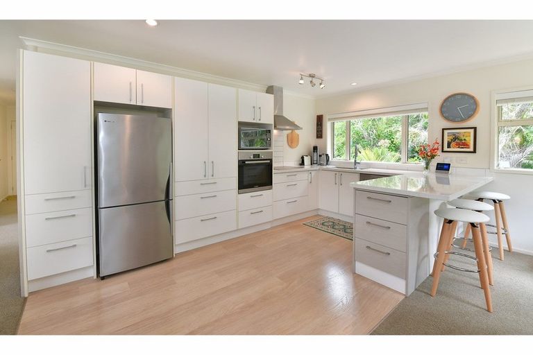 Photo of property in 23 Annalise Place, Orewa, 0931