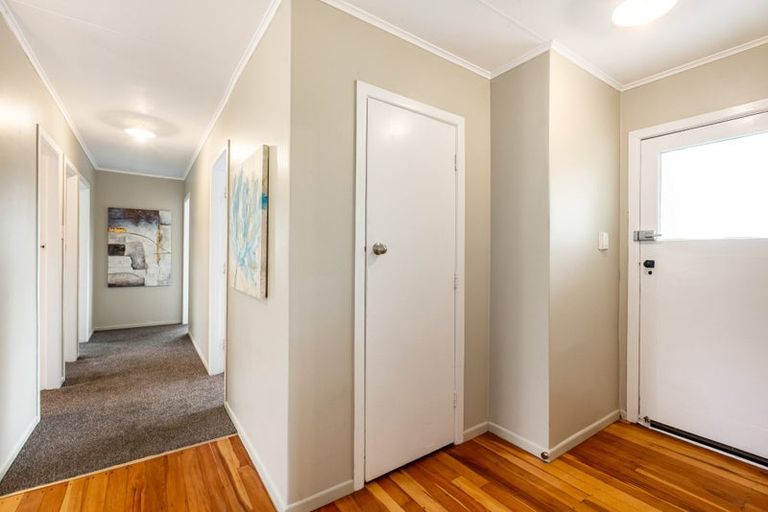 Photo of property in 16 Komata Grove, Waitangirua, Porirua, 5024