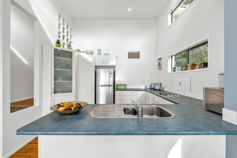 Photo of property in 11 Opou Road, Titirangi, Auckland, 0604