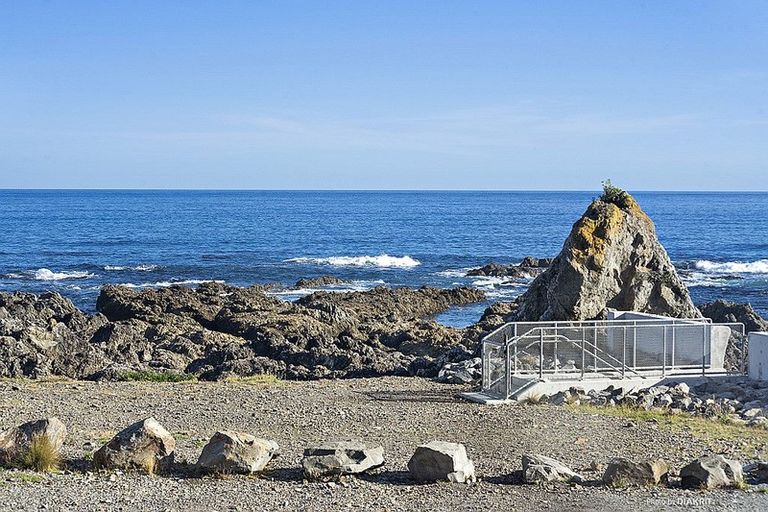 Photo of property in 394 The Esplanade, Island Bay, Wellington, 6023