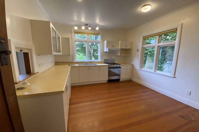 Photo of property in 27 Mariri Road, Kelburn, Wellington, 6012