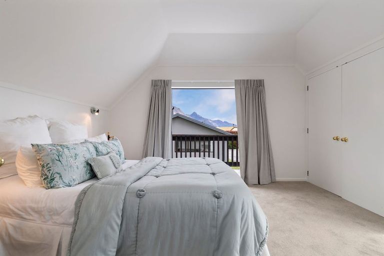 Photo of property in 7 Kelvin Place, Kelvin Heights, Queenstown, 9300