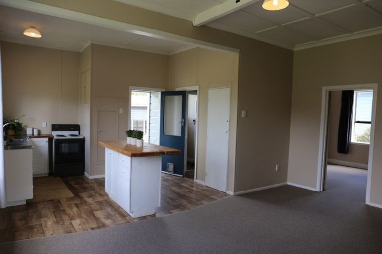 Photo of property in 15 Waverley Street, Waipawa, 4210