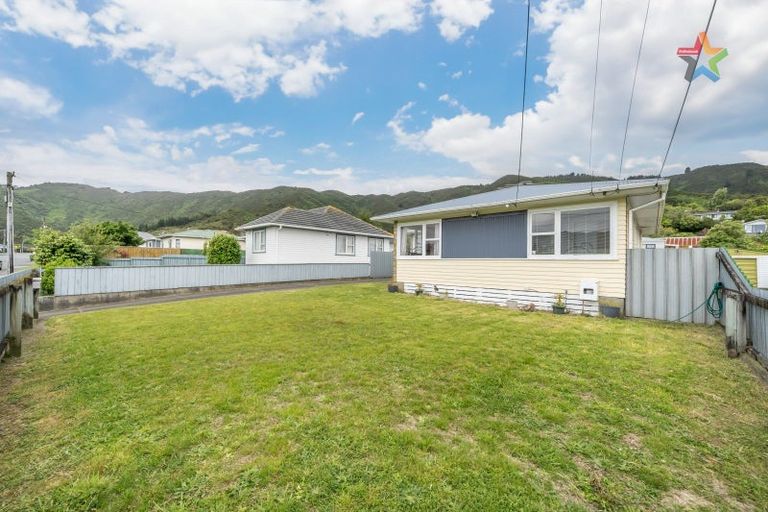 Photo of property in 22 Ruthven Road, Wainuiomata, Lower Hutt, 5014