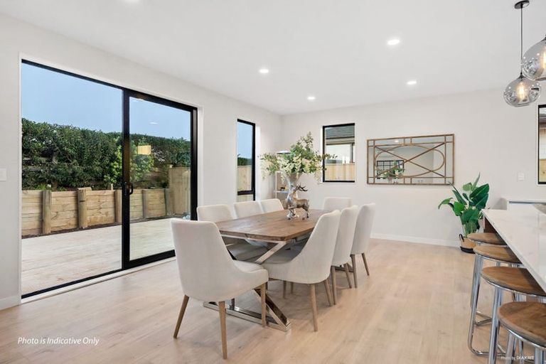 Photo of property in 8 Korowhiti Road, Clarks Beach, 2122