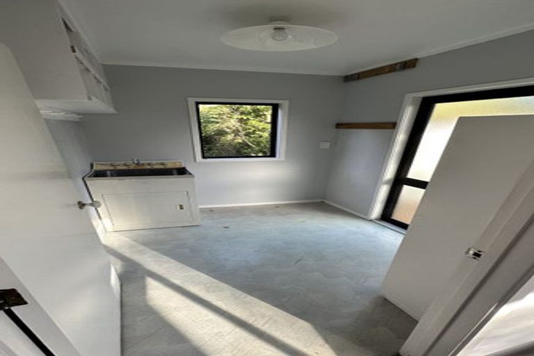 Photo of property in 50 Valley View Road, Glenfield, Auckland, 0629