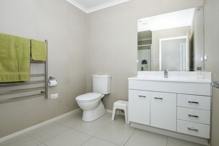 Photo of property in 7a Kitewaho Road, Swanson, Auckland, 0816