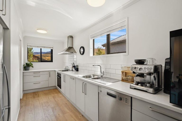 Photo of property in 39 Howden Drive, Jacks Point, 9371