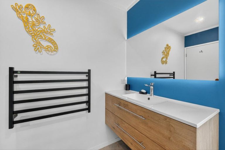 Photo of property in 27 Amorino Drive, Red Beach, 0932