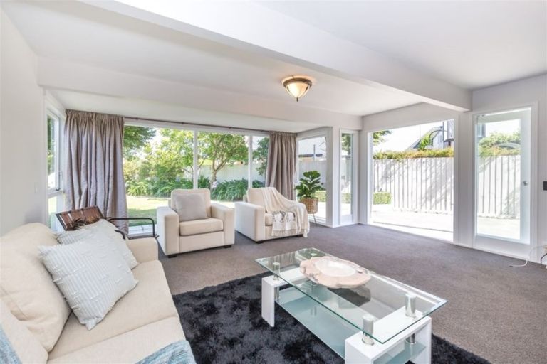 Photo of property in 74a Memorial Avenue, Ilam, Christchurch, 8053
