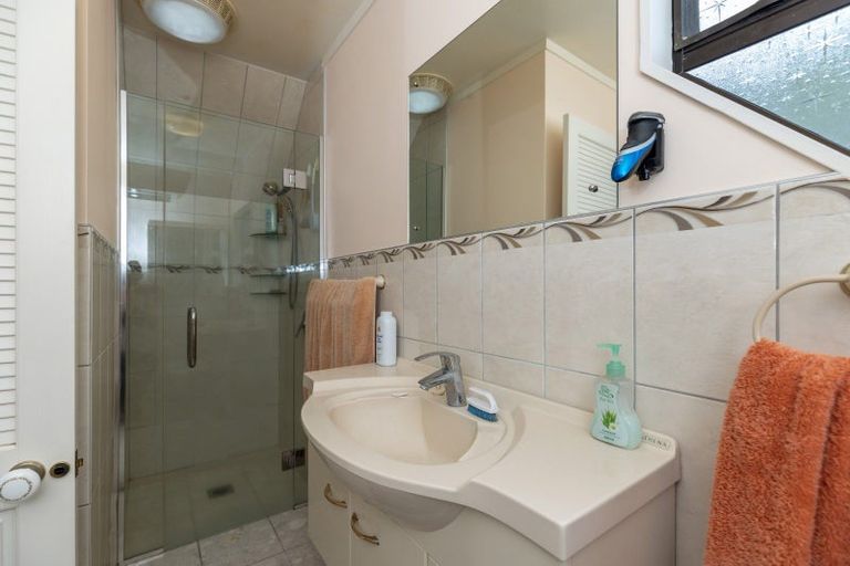 Photo of property in 2 Lavinia Grove, Waikanae Beach, Waikanae, 5036