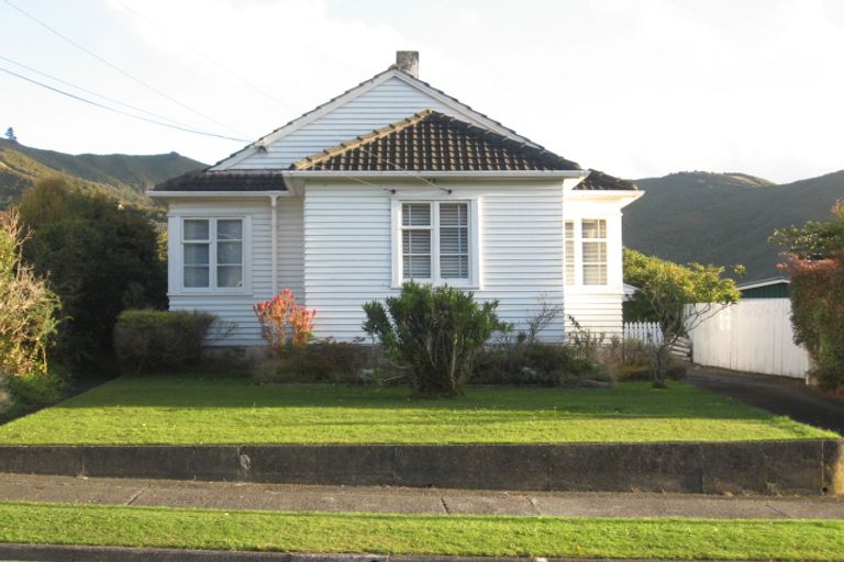 Photo of property in 16 Wilkie Crescent, Naenae, Lower Hutt, 5011