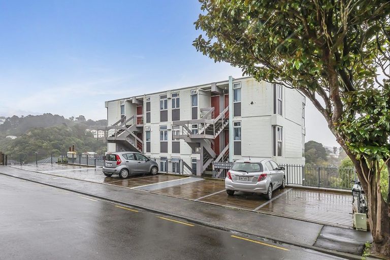 Photo of property in Fairmont Flats, 2d/20 Maarama Crescent, Aro Valley, Wellington, 6021