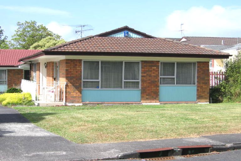 Photo of property in 1/21 Manhattan Heights, Glendene, Auckland, 0602