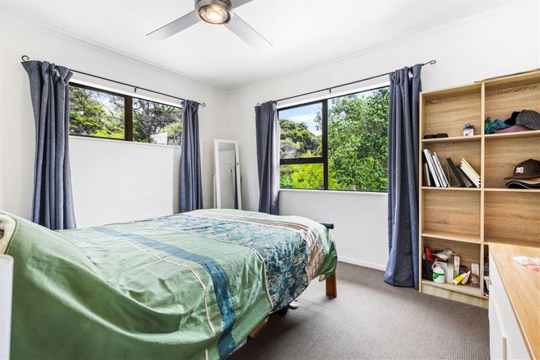 Photo of property in 16 Thistledew Place, Bayview, Auckland, 0629