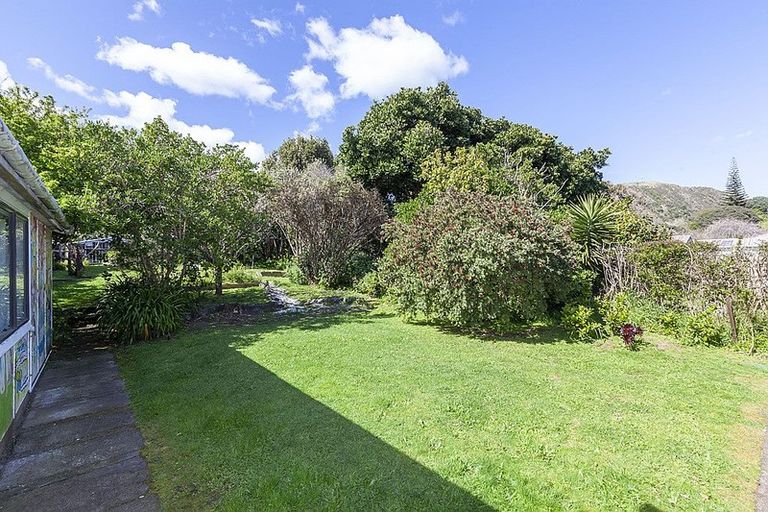 Photo of property in 3 Clarkes Crescent, Paekakariki, 5034