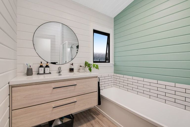 Photo of property in 24a Fairway Avenue, Red Beach, 0932