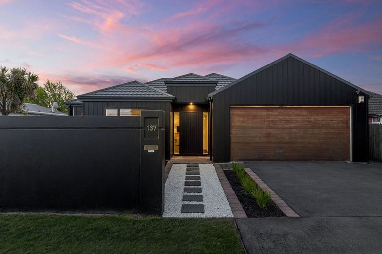 Photo of property in 137 Mcfaddens Road, St Albans, Christchurch, 8052