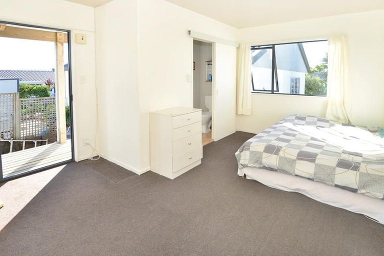 Photo of property in 8 Grenadine Place, Unsworth Heights, Auckland, 0632