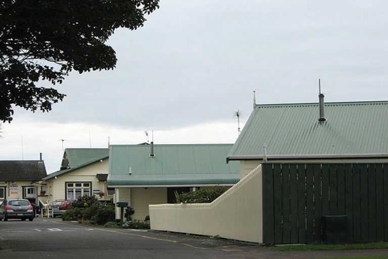 Photo of property in 2/76 Whiteley Street, Moturoa, New Plymouth, 4310