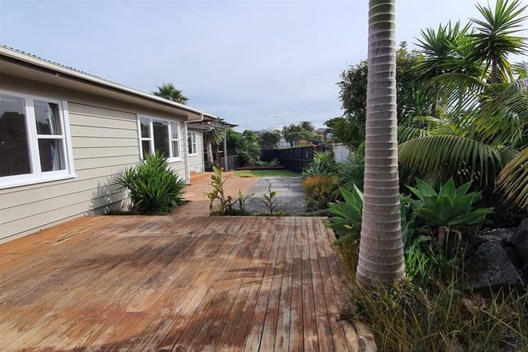 Photo of property in 151 Reeves Road, Pakuranga Heights, Auckland, 2010