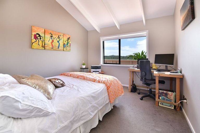 Photo of property in 3 Ngahere Views, Orewa, 0931