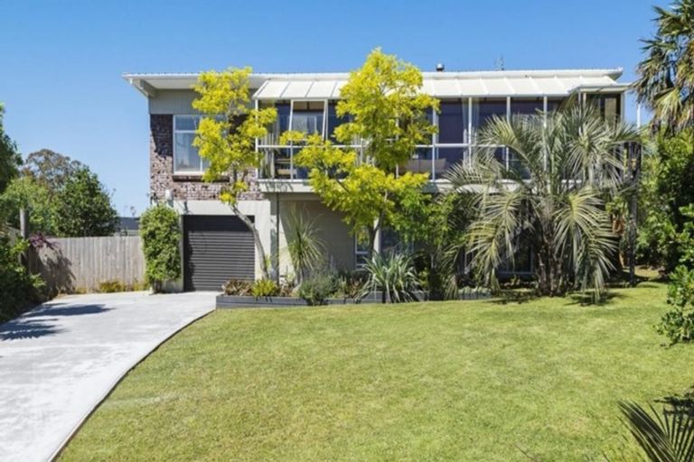 Photo of property in 8 Towra Place, Botany Downs, Auckland, 2010