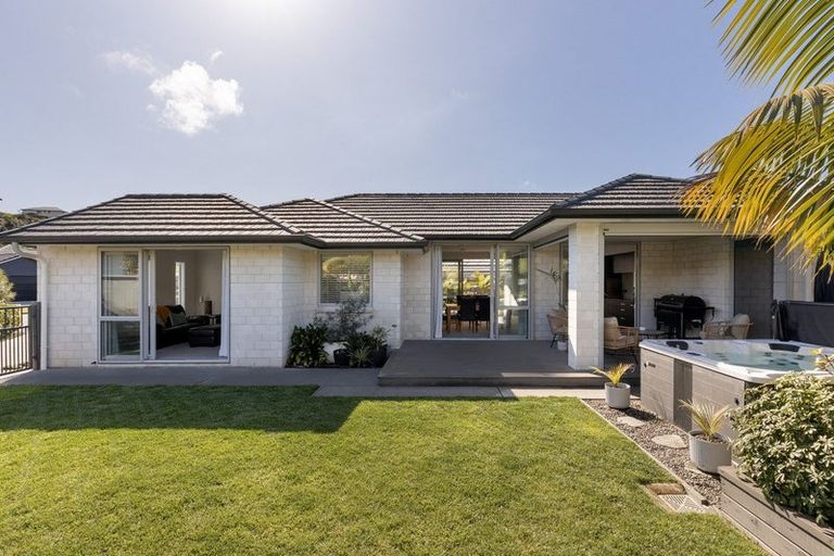 Photo of property in 13 Shoreview Close, Omokoroa, 3114