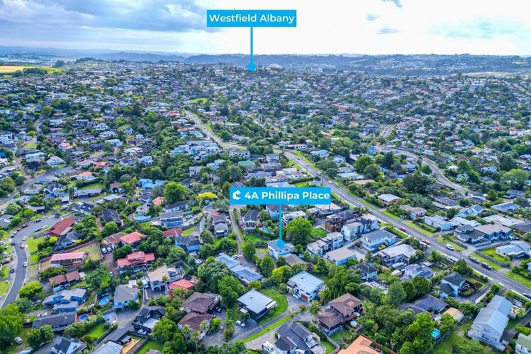 Photo of property in 1/4 Phillipa Place, Browns Bay, Auckland, 0630