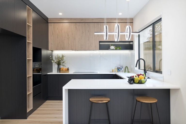 Photo of property in 35 Taipahitini Road, Rosehill, 2113