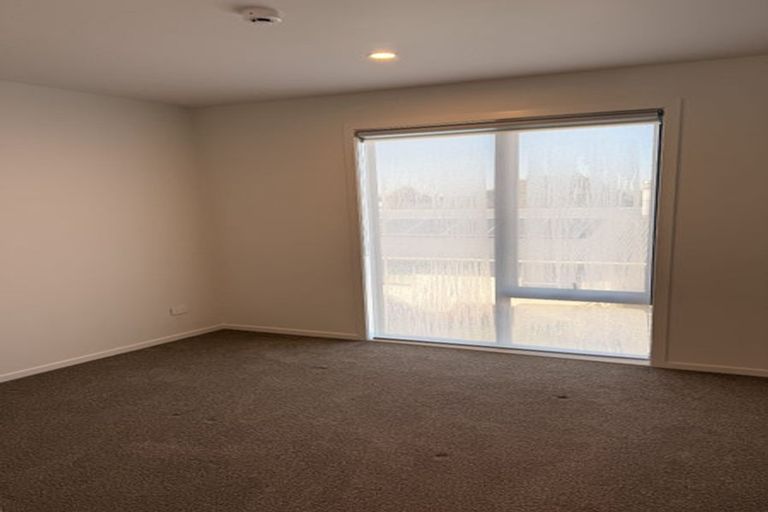 Photo of property in 8/43 Yeovil Road, Te Atatu Peninsula, Auckland, 0610