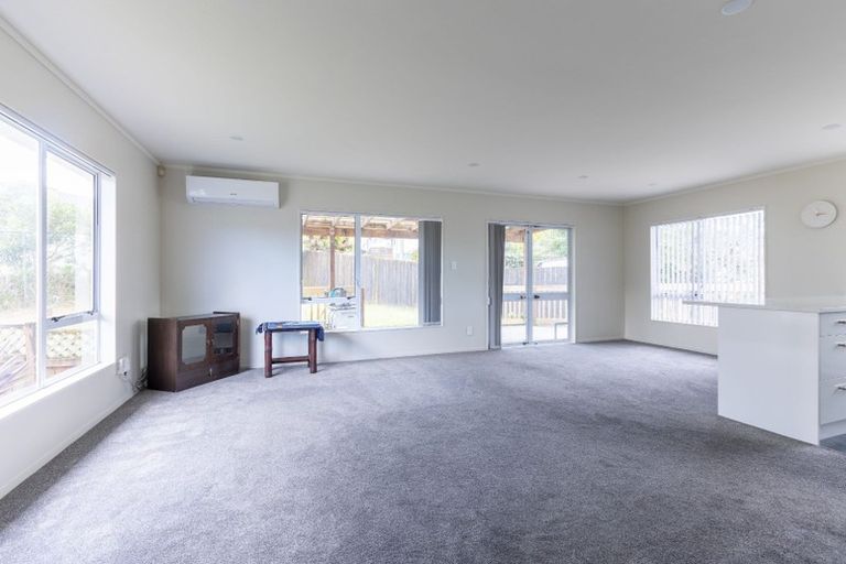 Photo of property in 115 Athena Drive, Totara Vale, Auckland, 0629