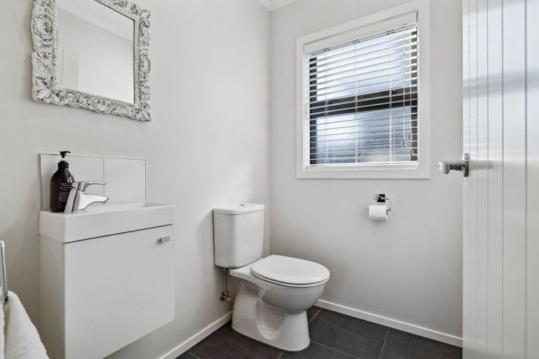 Photo of property in 25 Chestnut Close, Kelvin Grove, Palmerston North, 4414