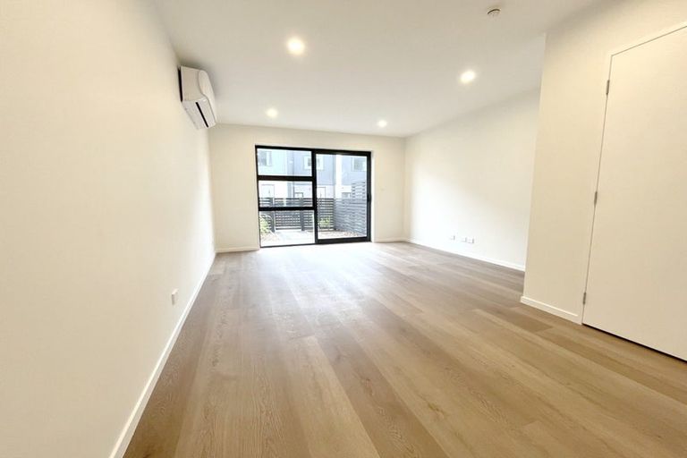 Photo of property in 6/327 Glengarry Road, Glen Eden, Auckland, 0602