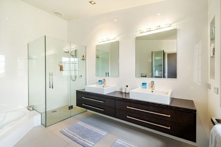 Photo of property in 2/2 Clifton Road, Hauraki, Auckland, 0622