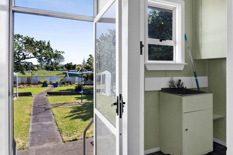 Photo of property in 6 Buchanan Place, Hawera, 4610