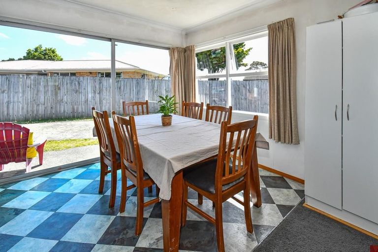 Photo of property in 16 Mccall Place, Opaheke, Papakura, 2113