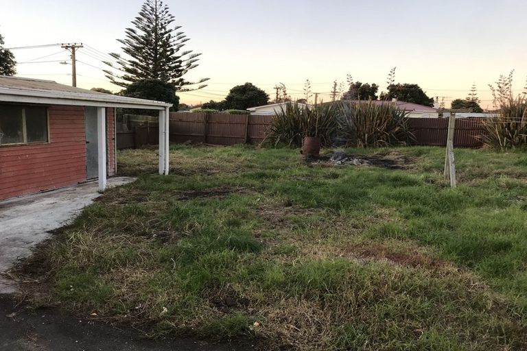 Photo of property in 16 Egmont Street, Castlecliff, Whanganui, 4501