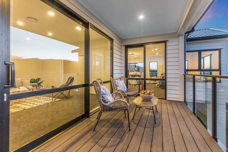 Photo of property in 4 Omaka Place, Aotea, Porirua, 5024