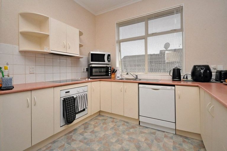 Photo of property in 5 Lorikeet Place, Unsworth Heights, Auckland, 0632