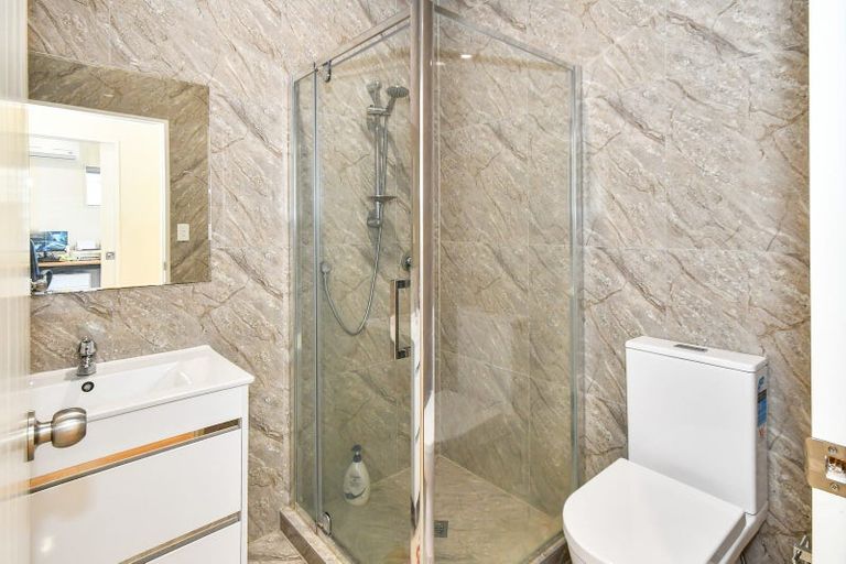 Photo of property in 10 Tapuwae Way, Mangere Bridge, Auckland, 2022