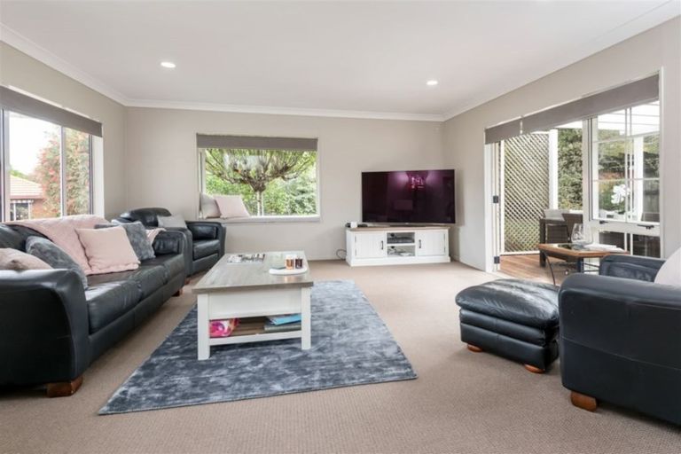 Photo of property in 67 Gosford Drive, Botany Downs, Auckland, 2010