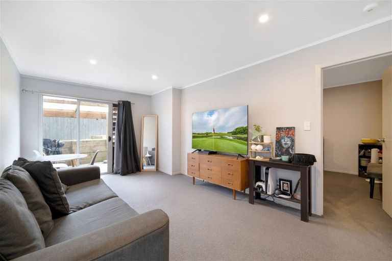 Photo of property in 56 Makora Road, Massey, Auckland, 0614