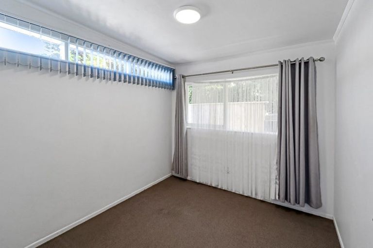 Photo of property in 19 Churton Drive, Churton Park, Wellington, 6037