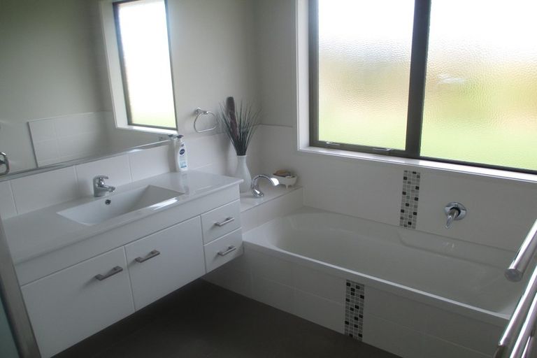 Photo of property in 39 Edgeview Crescent, Fitzroy, Hamilton, 3206