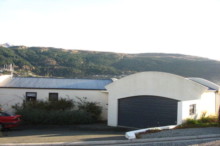 Photo of property in 3 Mincher Road, Kelvin Heights, Queenstown, 9300