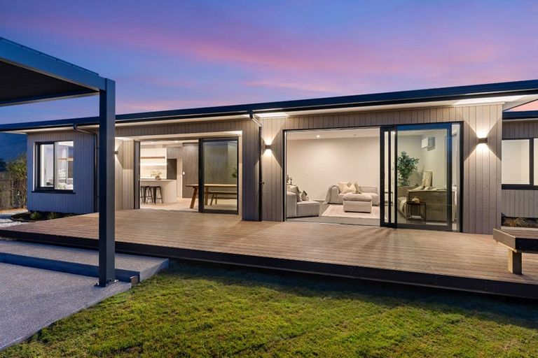 Photo of property in 42 Anderson Park Drive, Waikanae, 5036