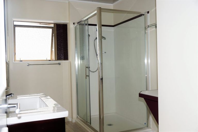 Photo of property in 1/79 Knights Road, Rothesay Bay, Auckland, 0630